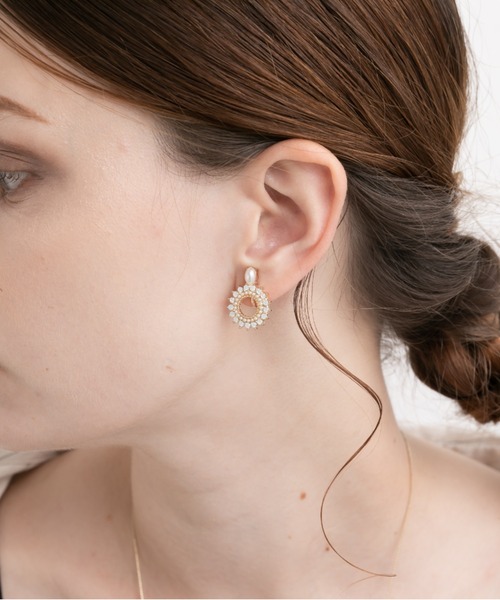 Cupid Heart（キューピッドハート）の「【Cupid Heart】結婚式アクセ！ストーンビジューパールイヤリング（イヤリング・レディース・ゴールド・MEDIUM）」の7枚目の写真