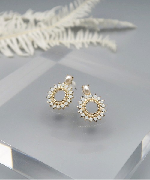 Cupid Heart（キューピッドハート）の「【Cupid Heart】結婚式アクセ！ストーンビジューパールイヤリング（イヤリング・レディース・ゴールド・MEDIUM）」の3枚目の写真