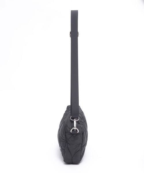 Arnold Palmer（アーノルドパーマー）の「キルト パディング ショルダーバッグ（ショルダーバッグ・レディース・ブラック/ベージュ・F）」の4枚目の写真