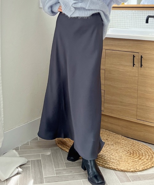 Olu.（オルドット）の「サテンライクフレアロングスカート（スカート・レディース・シャンパン/ダークグレー/アイボリー・1/0）」の20枚目の写真