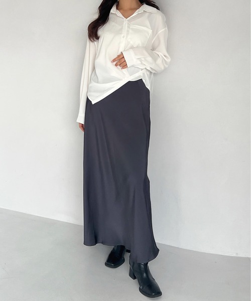 Olu.（オルドット）の「サテンライクフレアロングスカート（スカート・レディース・シャンパン/ダークグレー/アイボリー・1/0）」の18枚目の写真