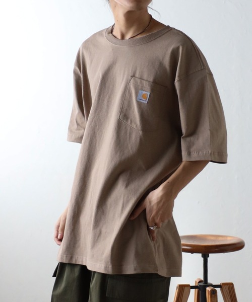 Carhartt（カーハート）の「【Carhartt / カーハート】Workwear ビッグシルエット ポケット半袖 ロゴ Tシャツ ワッペン トップス（Tシャツ/カットソー・メンズ・ブラウン/ベージュ/ネイビー/ホワイト/ブラック/チャコールグレー・L/S/M）」の5枚目の写真