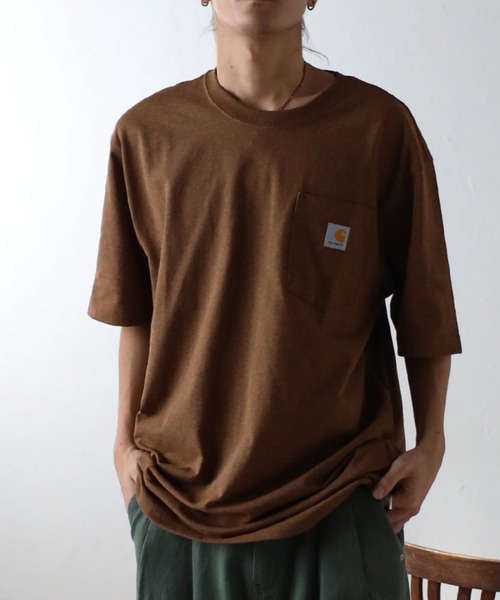 Carhartt（カーハート）の「【Carhartt / カーハート】Workwear ビッグシルエット ポケット半袖 ロゴ Tシャツ ワッペン トップス（Tシャツ/カットソー・メンズ・ブラウン/ベージュ/ネイビー/ホワイト/ブラック/チャコールグレー・L/S/M）」の4枚目の写真
