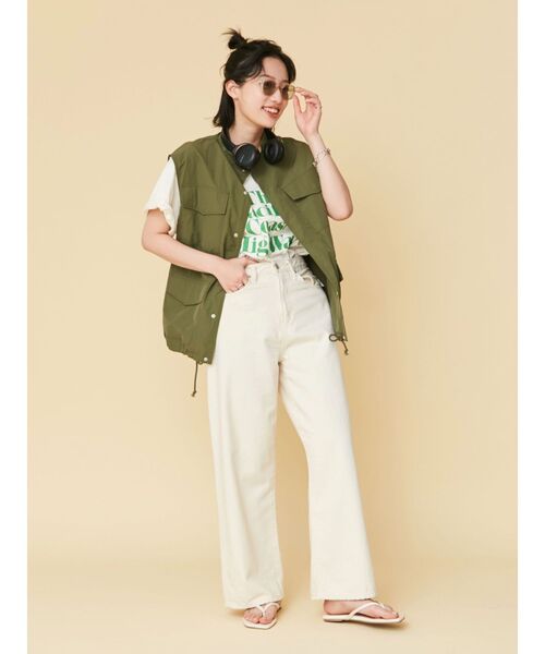 Ungrid（アングリッド）の「【WEB限定】ナイロン混ミリタリールーズベスト（ベスト・レディース・チャコールグレー/カーキ/オフホワイト・FREE）」の6枚目の写真