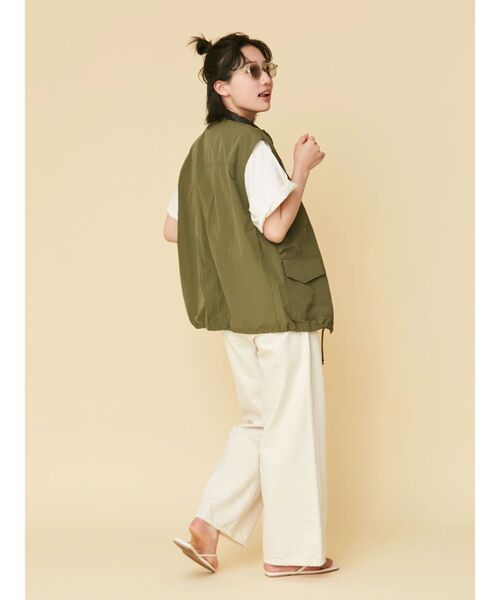Ungrid（アングリッド）の「【WEB限定】ナイロン混ミリタリールーズベスト（ベスト・レディース・チャコールグレー/カーキ/オフホワイト・FREE）」の7枚目の写真