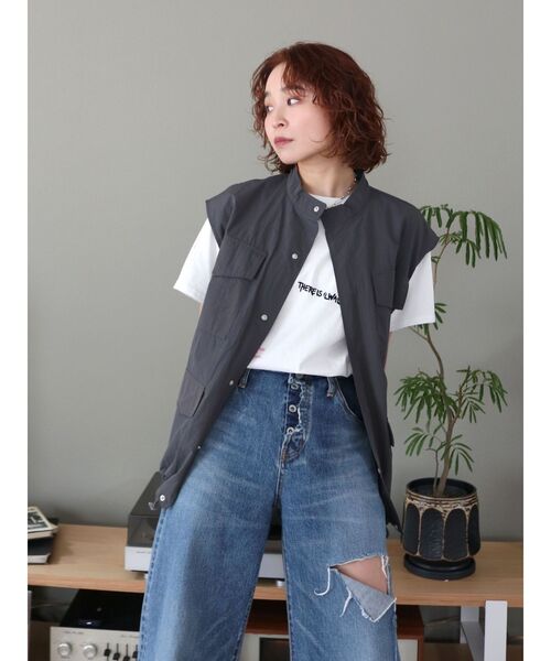 Ungrid（アングリッド）の「【WEB限定】ナイロン混ミリタリールーズベスト（ベスト・レディース・チャコールグレー/カーキ/オフホワイト・FREE）」の9枚目の写真