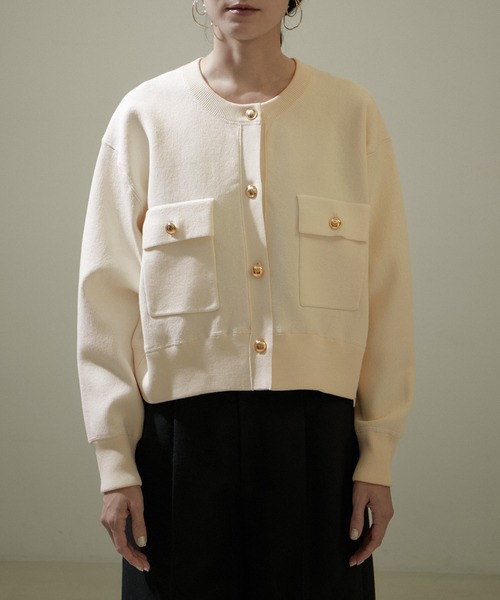 SALON adam et rope'（サロン アダム エ ロペ）の「メタルボタンクルーネックショートカーディガン【洗える】（カーディガン/ボレロ・レディース・オフホワイト/ライトグレー/ブラック・FREE）」の8枚目の写真