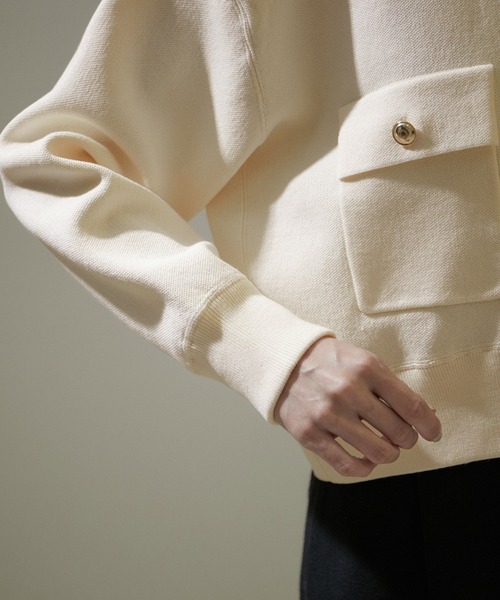 SALON adam et rope'（サロン アダム エ ロペ）の「メタルボタンクルーネックショートカーディガン【洗える】（カーディガン/ボレロ・レディース・オフホワイト/ライトグレー/ブラック・FREE）」の4枚目の写真