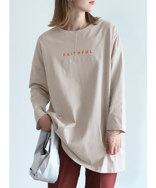 reca(レカ)の「前後ロゴチュニックTシャツ(Tシャツ/カットソー・レディース・オフホワイト/ブラック系その他/グレイッシュベージュ・FREE)」の2枚目の写真