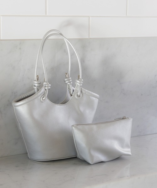 mysty woman（ミスティウーマン）の「バケツ型BAG 110379（ハンドバッグ・レディース・ブラック/オフホワイト/シルバー・FREE）」の3枚目の写真