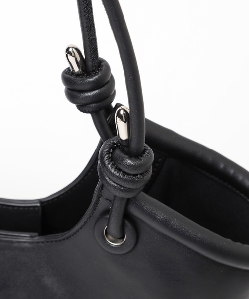 mysty woman（ミスティウーマン）の「バケツ型BAG 110379（ハンドバッグ・レディース・ブラック/オフホワイト/シルバー・FREE）」の14枚目の写真