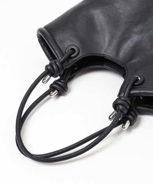 mysty woman（ミスティウーマン）の「バケツ型BAG 110379（ハンドバッグ・レディース・ブラック/オフホワイト/シルバー・FREE）」の16枚目の写真