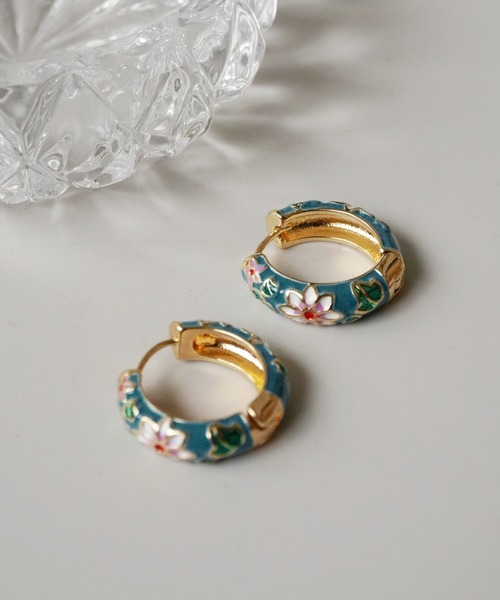 Port（ポート）の「オリエンタル フラワー デザイン フープピアス_（ピアス（両耳用）・レディース・ブルー/ブラック/ライトブルー/ホワイト/パープル系その他/レッド/パープル/マルチ・FREE）」の4枚目の写真
