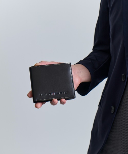 TOMMY HILFIGER(トミーヒルフィガー)の「【TOMMY HILFIGER / トミーヒルフィガー】レザーコンパクトウォレット / 二つ折り財布(財布・メンズ・ブラック/ブラウン・FREE)」の8枚目の写真