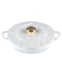 LE CREUSET - ル・クルーゼ　シグニチャー ビュッフェ・キャセロール 26cm ペタルレリーフ シグニチャー ビュッフェ・キャセロール 26cm ペタルレリーフ