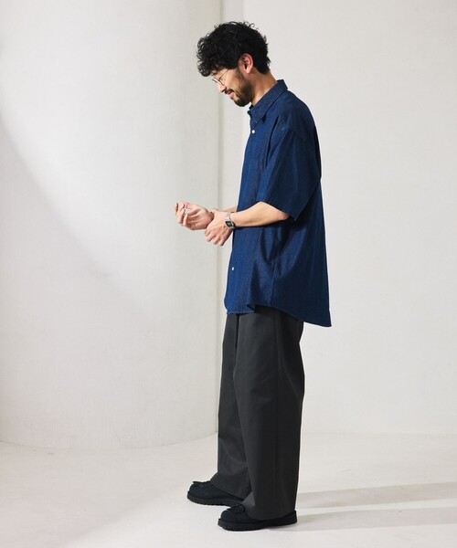 FREAK'S STORE（フリークスストア）の「限定展開 Relax Fit リラックスフィット レギュラーカラー ショートスリーブ デニムシャツ（シャツ/ブラウス・メンズ・ライトインディゴブルー/ダークグレー/ダークインディゴブルー/ブラック・SMALL/MEDIUM/LARGE）」の19枚目の写真