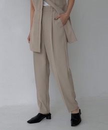 テーパードパンツ