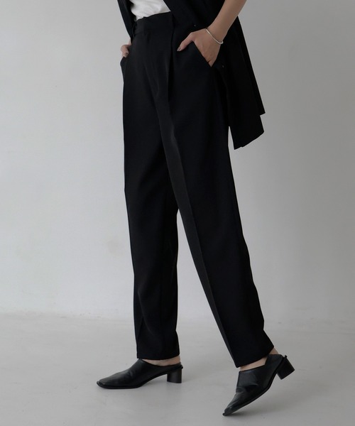 hellam（へラム）の「テーパードパンツ（スラックス・レディース・アイボリー/グレイッシュベージュ/ブラック/チャコール・FREE）」の3枚目の写真