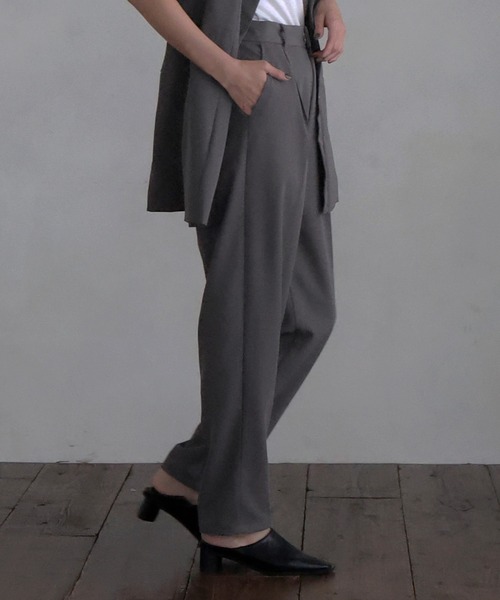 hellam（へラム）の「テーパードパンツ（スラックス・レディース・アイボリー/グレイッシュベージュ/ブラック/チャコール・FREE）」の11枚目の写真