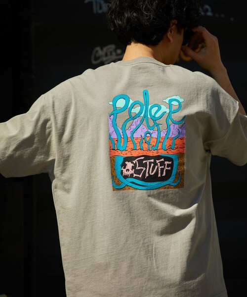 FREAK'S STORE（フリークスストア）の「限定展開 POLeR×FREAK'S STORE/ポーラー 別注 ビッグシルエット バックプリント クルーネックTシャツ/ART（Tシャツ/カットソー・メンズ・スミクロ/アッシュグレー/グレイッシュベージュ/ホワイト・MEDIUM/SMALL/LARGE）」の4枚目の写真