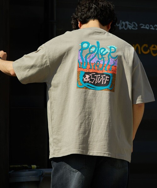 FREAK'S STORE（フリークスストア）の「限定展開 POLeR×FREAK'S STORE/ポーラー 別注 ビッグシルエット バックプリント クルーネックTシャツ/ART（Tシャツ/カットソー・メンズ・スミクロ/アッシュグレー/グレイッシュベージュ/ホワイト・MEDIUM/SMALL/LARGE）」の11枚目の写真