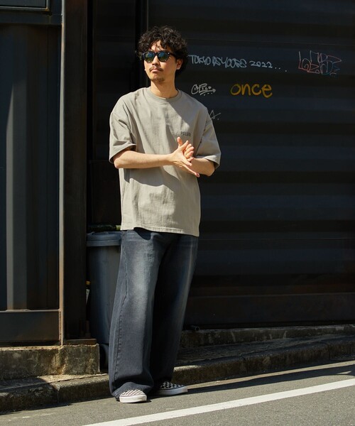 FREAK'S STORE（フリークスストア）の「限定展開 POLeR×FREAK'S STORE/ポーラー 別注 ビッグシルエット バックプリント クルーネックTシャツ/ART（Tシャツ/カットソー・メンズ・スミクロ/アッシュグレー/グレイッシュベージュ/ホワイト・MEDIUM/SMALL/LARGE）」の6枚目の写真