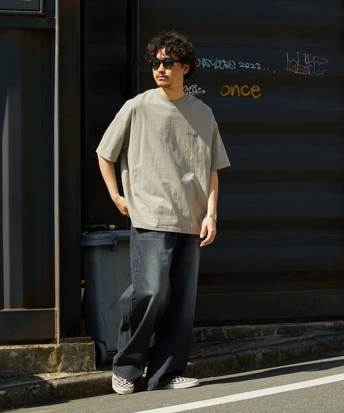 FREAK'S STORE（フリークスストア）の「限定展開 POLeR×FREAK'S STORE/ポーラー 別注 ビッグシルエット バックプリント クルーネックTシャツ/ART（Tシャツ/カットソー・メンズ・スミクロ/アッシュグレー/グレイッシュベージュ/ホワイト・MEDIUM/SMALL/LARGE）」の16枚目の写真