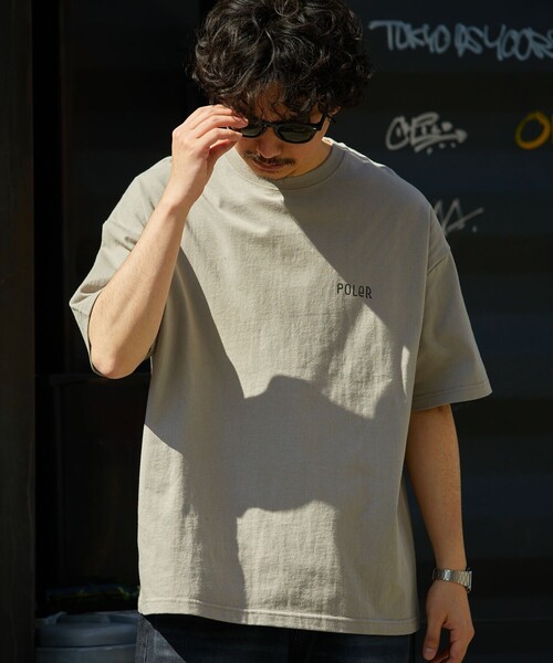 FREAK'S STORE（フリークスストア）の「限定展開 POLeR×FREAK'S STORE/ポーラー 別注 ビッグシルエット バックプリント クルーネックTシャツ/ART（Tシャツ/カットソー・メンズ・スミクロ/アッシュグレー/グレイッシュベージュ/ホワイト・MEDIUM/SMALL/LARGE）」の17枚目の写真