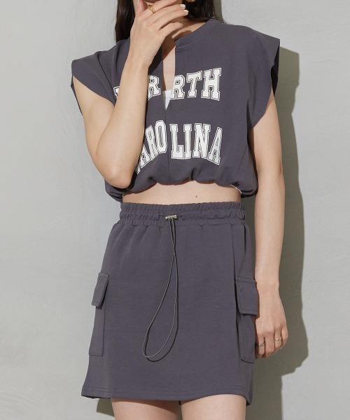 SEN TOKYO(セントーキョー)の「カレッジロゴが可愛い。フレンチスリーブ カーゴミニスカートセットアップ(Tシャツ/カットソー・レディース・ブラック/ベージュ/グレー/カーキ・FREE)」の1枚目の写真