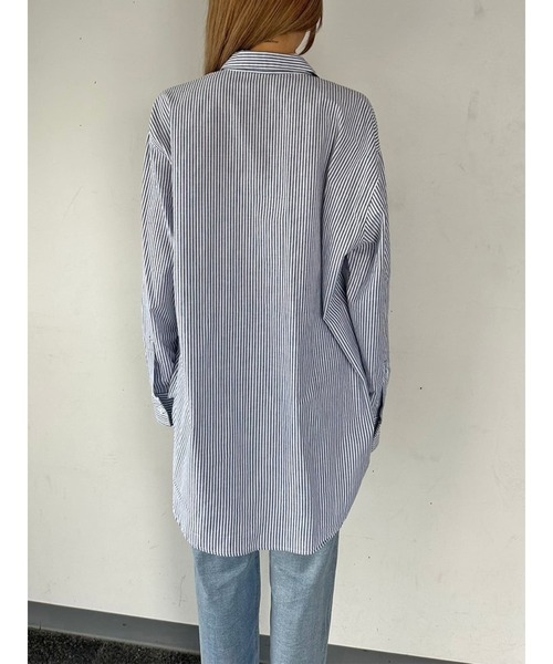 EGOIST（エゴイスト）の「ホイルプリントストライプビッグシャツ（シャツ/ブラウス・レディース・ピンク/ブルー/ネイビー・FREE）」の8枚目の写真