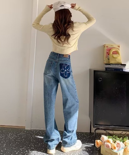 NANEA(ナネア)の「フラワーモチーフ刺繍入りデニムワイドパンツ(デニムパンツ・レディース・ブルー・MEDIUM/LARGE/X-LARGE/SMALL)」の4枚目の写真