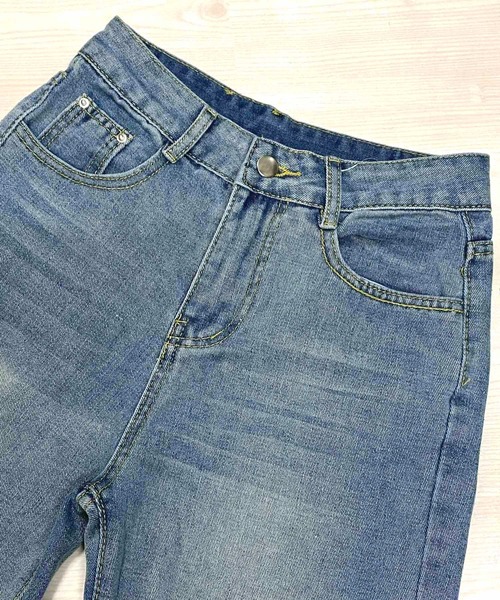 【hina***】　30 アートデニムパンツ セール】フラワーモチーフ刺繍入りデニムワイドパンツ（デニム