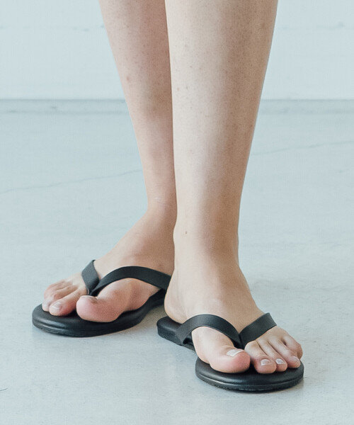 TKEES（ティキーズ）の「TKEES | THE BOY FRIEND レザートングサンダル WOMEN（サンダル・レディース・ベージュ/ベージュ系その他/ブラック・6/8/7）」の19枚目の写真