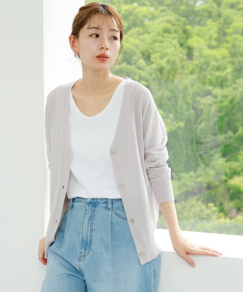 URBAN RESEARCH Sonny Label（アーバンリサーチサニーレーベル）の「『イージーケア/UVカット』ミドル丈Vネックカーディガン（カーディガン/ボレロ・レディース・オフホワイト/ブルー系その他/ブラック/グレー・FREE）」の4枚目の写真