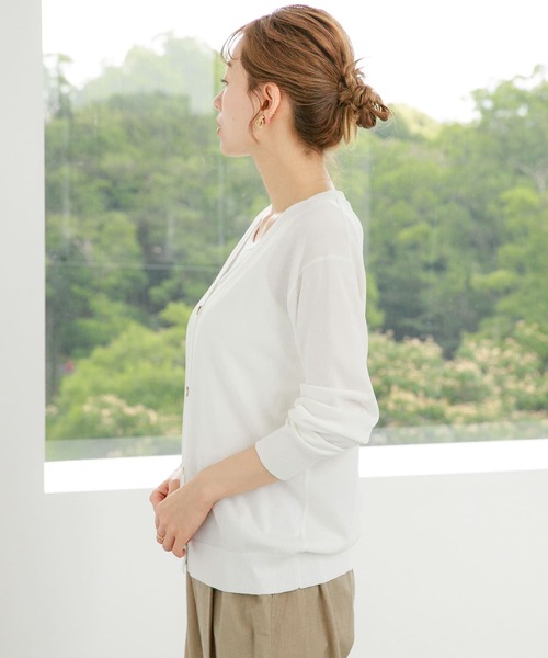 URBAN RESEARCH Sonny Label（アーバンリサーチサニーレーベル）の「『イージーケア/UVカット』ミドル丈Vネックカーディガン（カーディガン/ボレロ・レディース・オフホワイト/ブルー系その他/ブラック/グレー・FREE）」の9枚目の写真