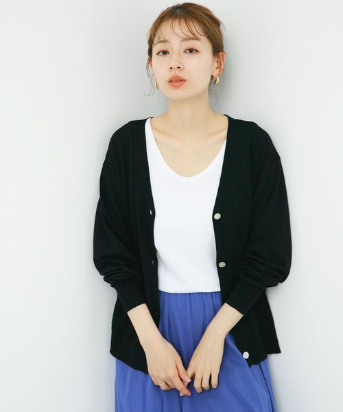 URBAN RESEARCH Sonny Label（アーバンリサーチサニーレーベル）の「『イージーケア/UVカット』ミドル丈Vネックカーディガン（カーディガン/ボレロ・レディース・オフホワイト/ブルー系その他/ブラック/グレー・FREE）」の18枚目の写真