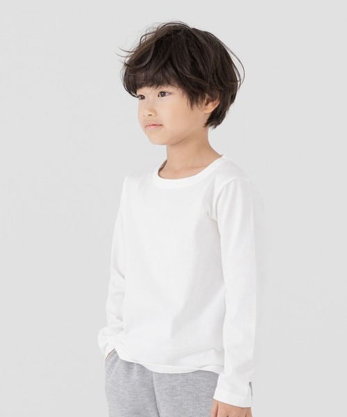 chil2（チルツー）の「全20色 無地長袖Tシャツ（Tシャツ/カットソー・キッズ・クリーム/ラベンダー/ワインレッド/ミント/オレンジ/レッド/グレー/ブラック/チャコールグレー/ホワイト/ベージュ/スモークピンク/イエロー/ネイビー/ライトグリーン/ブルー/モカ/グリーン/マスタード/サックスブルー・80ｃｍ/90cm/110cm/100cm/120cm/130cm/140cm/150cm/160cm）」の2枚目の写真