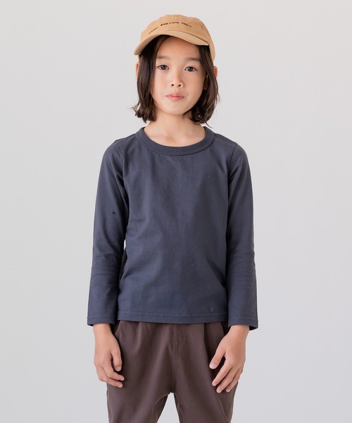 chil2（チルツー）の「全20色 無地長袖Tシャツ（Tシャツ/カットソー・キッズ・クリーム/ラベンダー/ワインレッド/ミント/オレンジ/レッド/グレー/ブラック/チャコールグレー/ホワイト/ベージュ/スモークピンク/イエロー/ネイビー/ライトグリーン/ブルー/モカ/グリーン/マスタード/サックスブルー・80ｃｍ/90cm/110cm/100cm/120cm/130cm/140cm/150cm/160cm）」の22枚目の写真