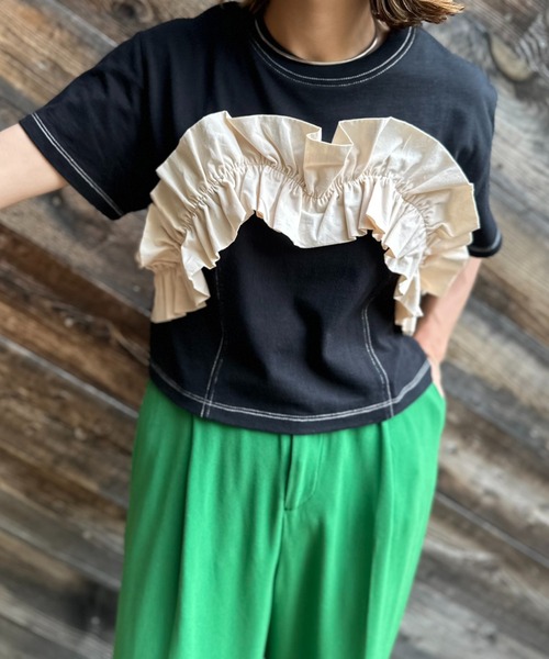 mi via loca(ミヴィアロカ)の「配色フリルギャザー クロップドトップス(Tシャツ/カットソー・レディース・ブラック/カーキ/オフホワイト・FREE)」の15枚目の写真