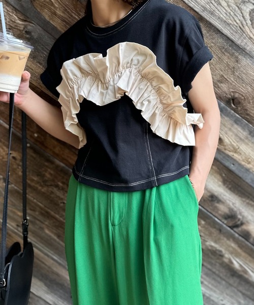 mi via loca(ミヴィアロカ)の「配色フリルギャザー クロップドトップス(Tシャツ/カットソー・レディース・ブラック/カーキ/オフホワイト・FREE)」の14枚目の写真