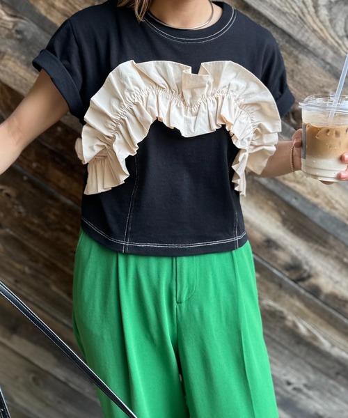mi via loca(ミヴィアロカ)の「配色フリルギャザー クロップドトップス(Tシャツ/カットソー・レディース・ブラック/カーキ/オフホワイト・FREE)」の11枚目の写真
