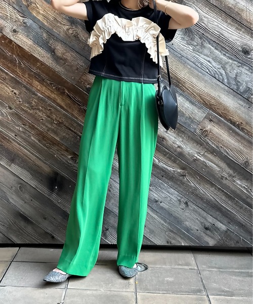 mi via loca(ミヴィアロカ)の「配色フリルギャザー クロップドトップス(Tシャツ/カットソー・レディース・ブラック/カーキ/オフホワイト・FREE)」の7枚目の写真