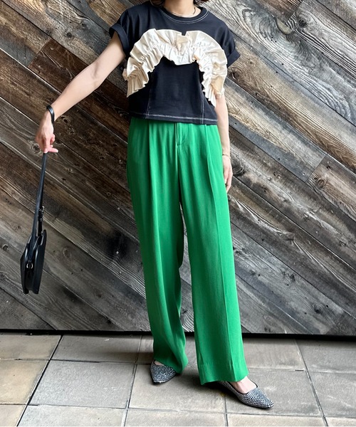 mi via loca(ミヴィアロカ)の「配色フリルギャザー クロップドトップス(Tシャツ/カットソー・レディース・ブラック/カーキ/オフホワイト・FREE)」の6枚目の写真
