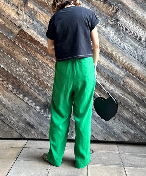 mi via loca(ミヴィアロカ)の「配色フリルギャザー クロップドトップス(Tシャツ/カットソー・レディース・ブラック/カーキ/オフホワイト・FREE)」の5枚目の写真