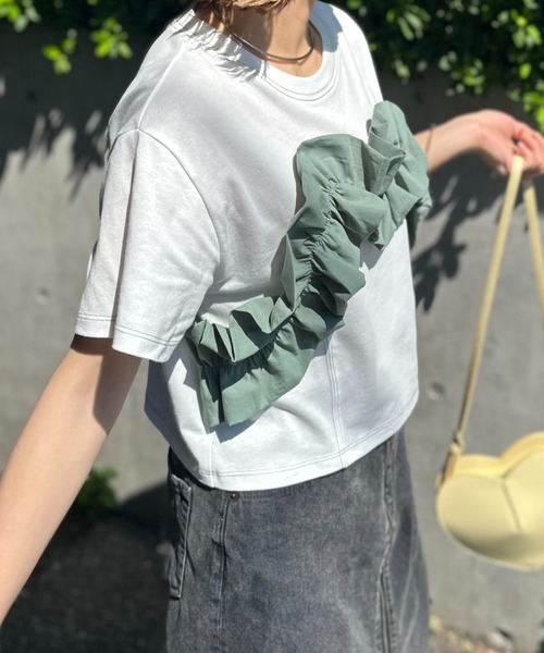 セール】配色フリルギャザー クロップドトップス（Tシャツ