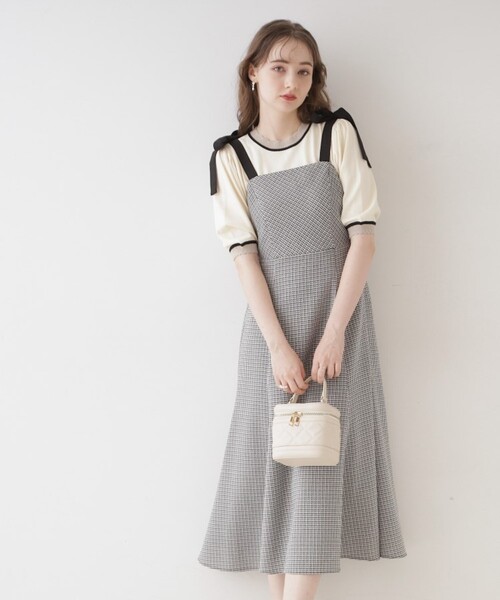 couture brooch（クチュールブローチ）の「◆【着映えするワンピース】肩リボンチェックワンピース（ワンピース・レディース・ブラック/ブルー系その他3/ブラック系1・36/42/38）」の2枚目の写真