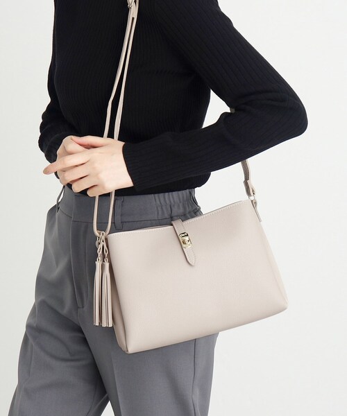 grove（グローブ）の「◆【人間工学】ダブルタッセルショルダー（ショルダーバッグ・レディース・シルバー系その他/ライトグレー/ブラック/モスグリーン/グレー系その他7・00）」の3枚目の写真