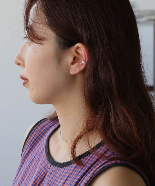 colleca la（コレカラ）の「[silver925]プランプ マットイヤーカフ〈金属アレルギー対応〉（イヤーカフ・レディース・シルバー/ゴールド・FREE）」の11枚目の写真