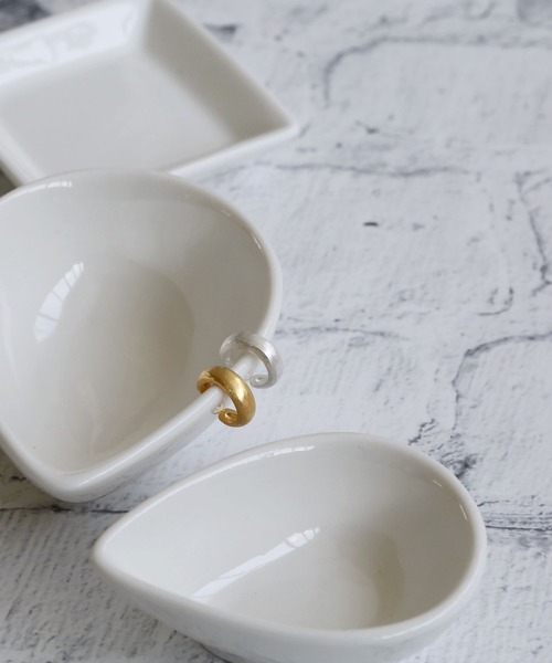 colleca la（コレカラ）の「[silver925]プランプ マットイヤーカフ〈金属アレルギー対応〉（イヤーカフ・レディース・シルバー/ゴールド・FREE）」の9枚目の写真