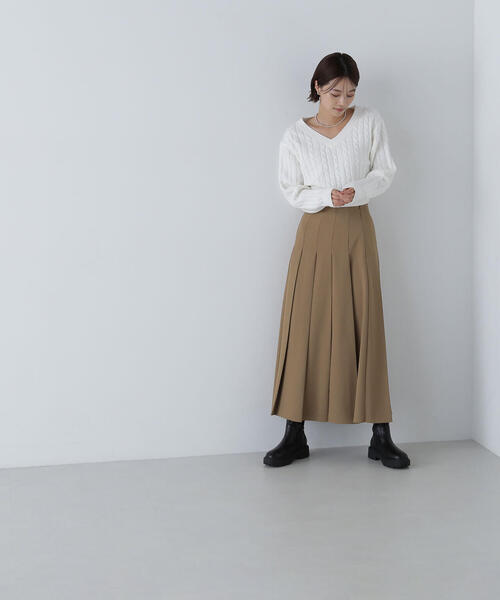 NATURAL BEAUTY BASIC(ナチュラルビューティーベーシック)の「◇コンパクトケーブルニット(ニット/セーター・レディース・オフホワイト/ライトグリーン/ネイビー・FREE)」の4枚目の写真
